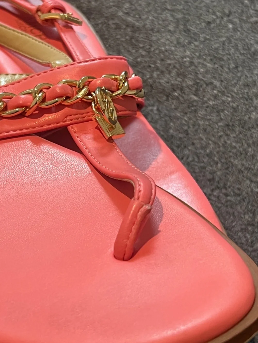 Michael Kors Pink Chain Charm Thong Sandals Size 6M